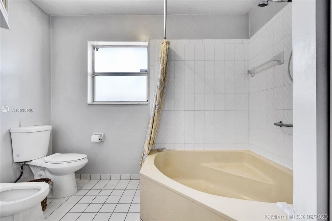 Recently Sold: $380,000 (3 beds, 2 baths, 1910 Square Feet)