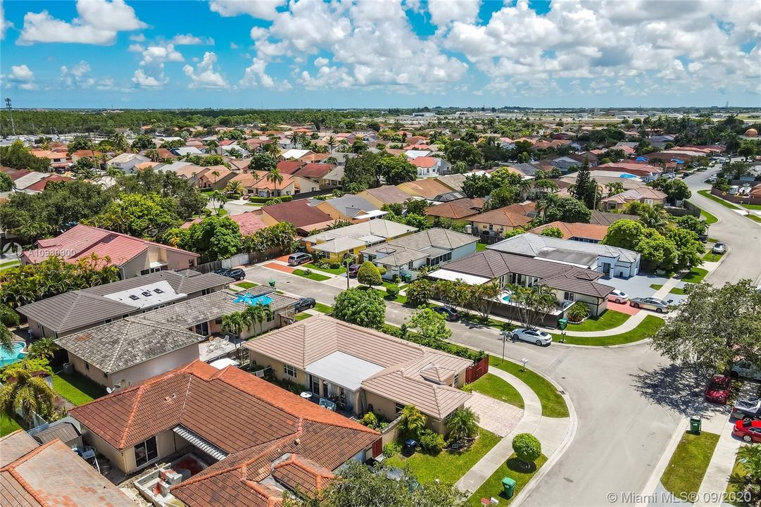 Recently Sold: $380,000 (3 beds, 2 baths, 1910 Square Feet)