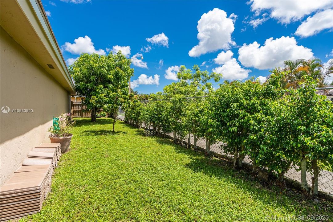 Recently Sold: $380,000 (3 beds, 2 baths, 1910 Square Feet)