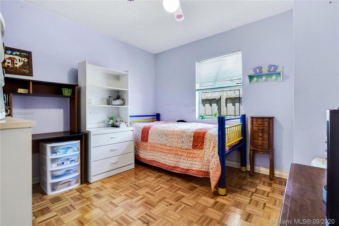 Recently Sold: $380,000 (3 beds, 2 baths, 1910 Square Feet)