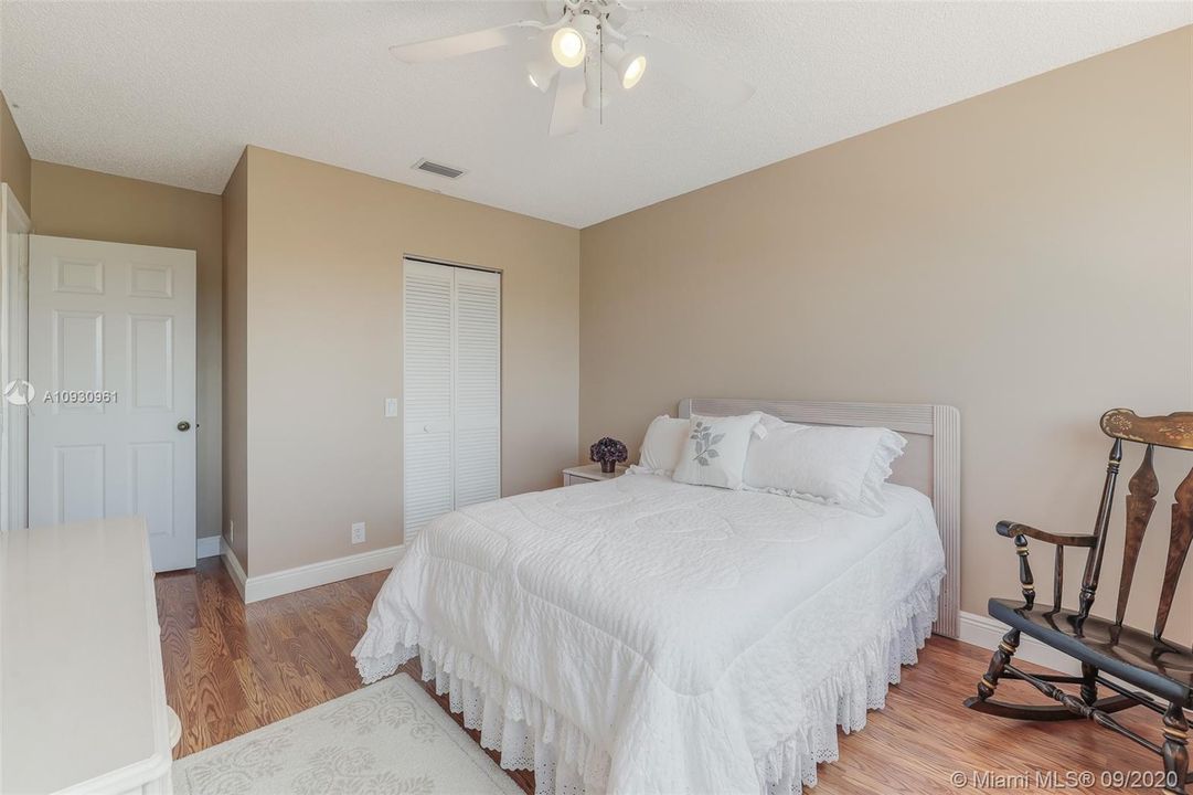 Recently Sold: $600,000 (5 beds, 3 baths, 2506 Square Feet)