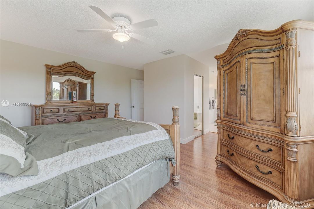Recently Sold: $600,000 (5 beds, 3 baths, 2506 Square Feet)