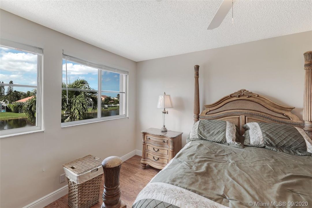Recently Sold: $600,000 (5 beds, 3 baths, 2506 Square Feet)