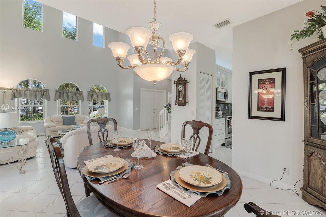 Recently Sold: $600,000 (5 beds, 3 baths, 2506 Square Feet)