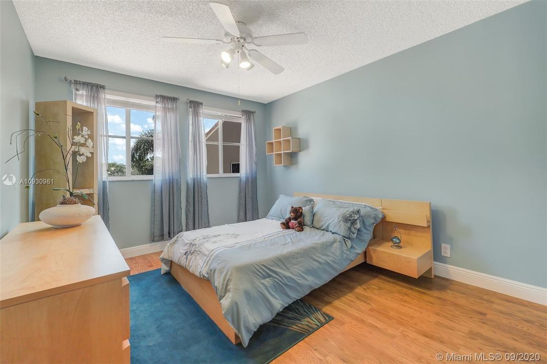 Recently Sold: $600,000 (5 beds, 3 baths, 2506 Square Feet)