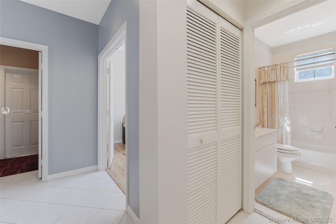 Recently Sold: $600,000 (5 beds, 3 baths, 2506 Square Feet)