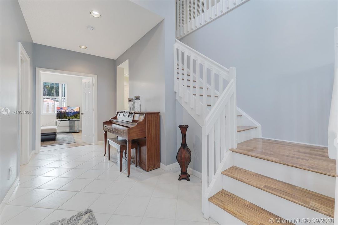 Recently Sold: $600,000 (5 beds, 3 baths, 2506 Square Feet)