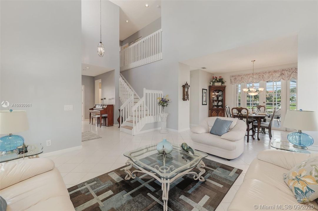 Recently Sold: $600,000 (5 beds, 3 baths, 2506 Square Feet)