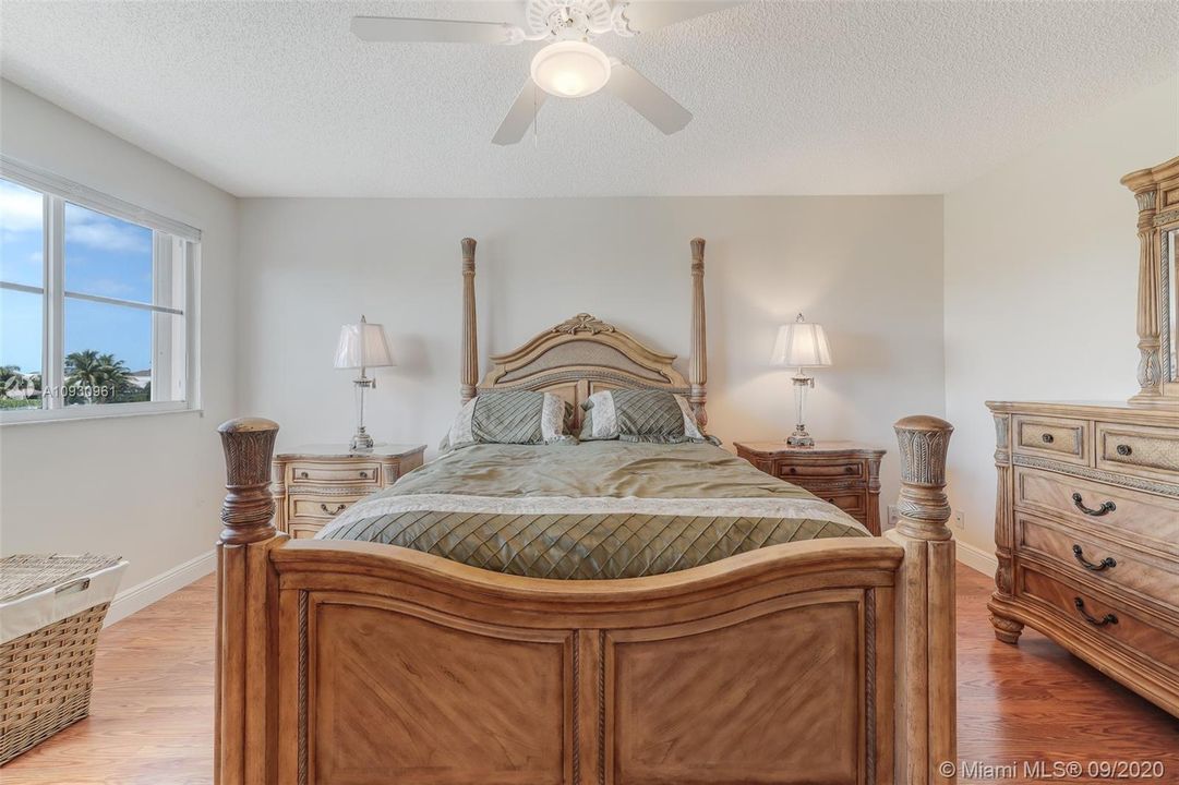 Recently Sold: $600,000 (5 beds, 3 baths, 2506 Square Feet)