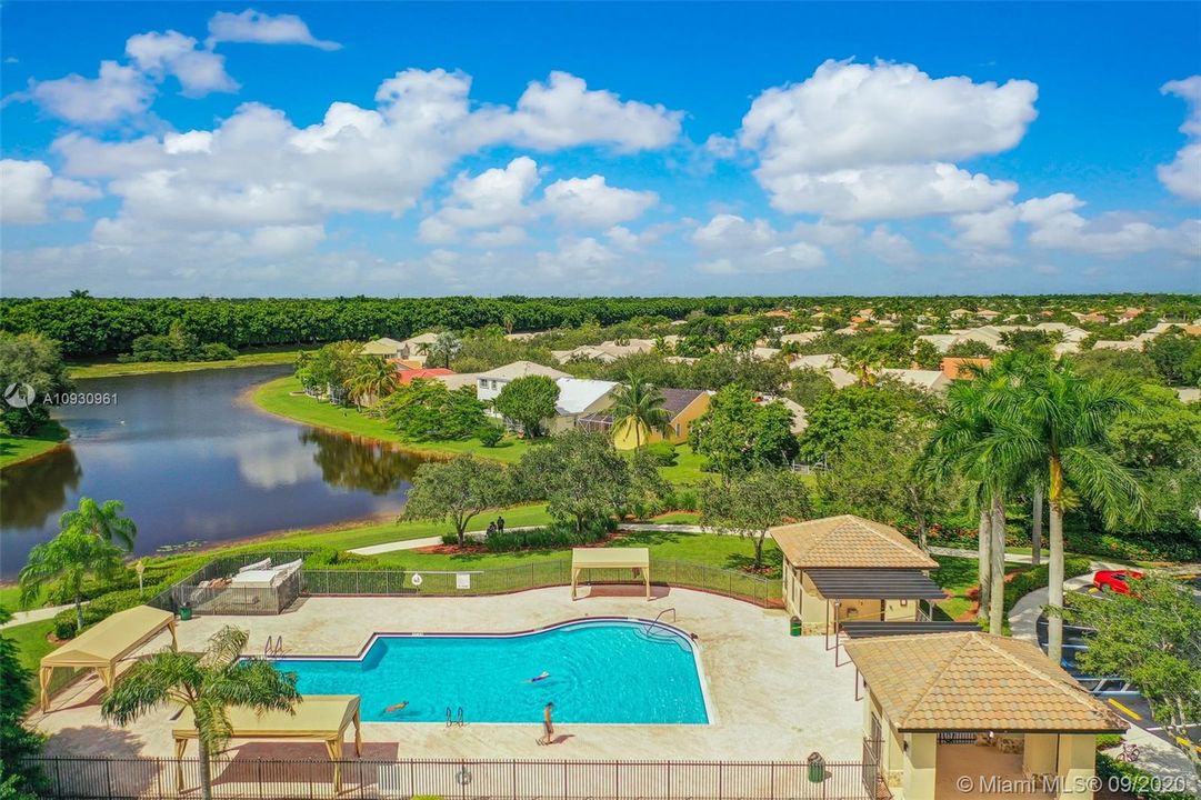 Recently Sold: $600,000 (5 beds, 3 baths, 2506 Square Feet)