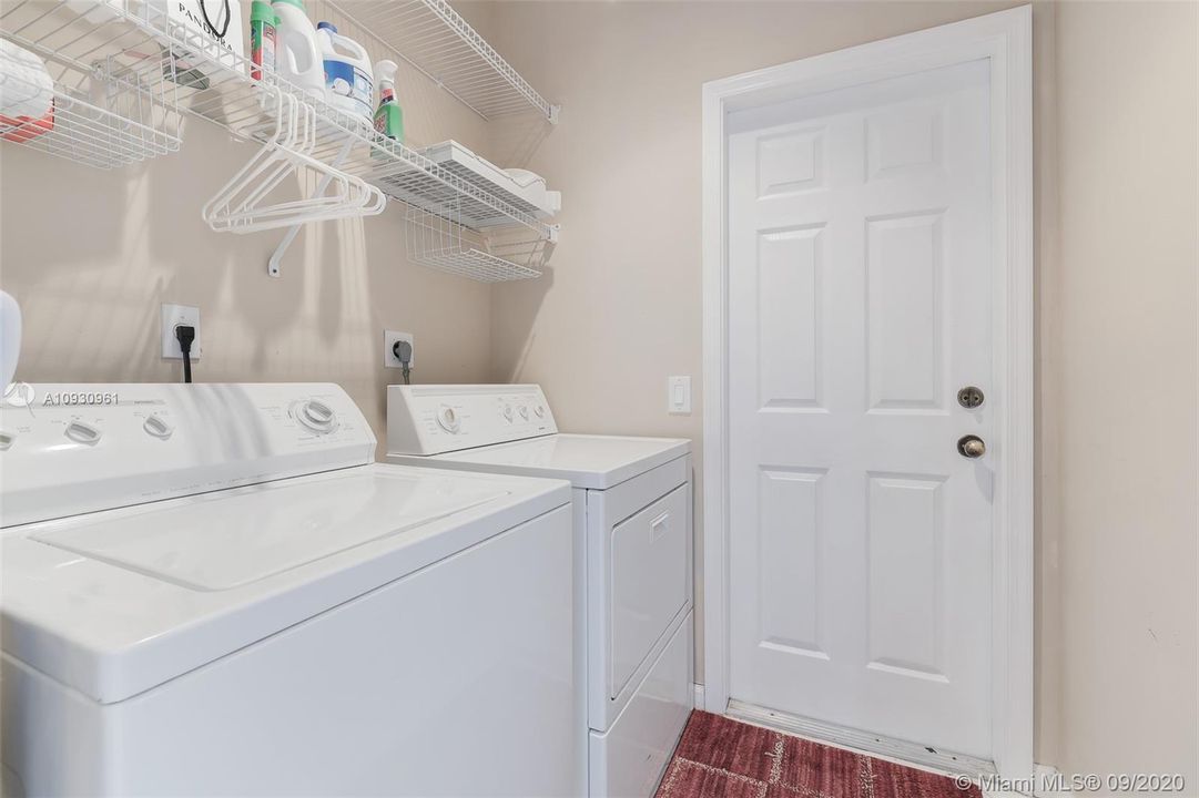 Recently Sold: $600,000 (5 beds, 3 baths, 2506 Square Feet)