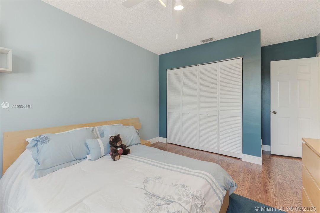 Recently Sold: $600,000 (5 beds, 3 baths, 2506 Square Feet)