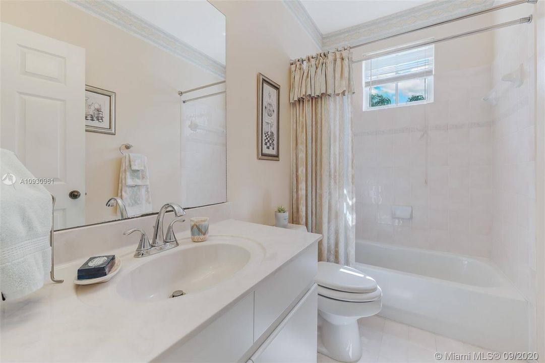 Recently Sold: $600,000 (5 beds, 3 baths, 2506 Square Feet)