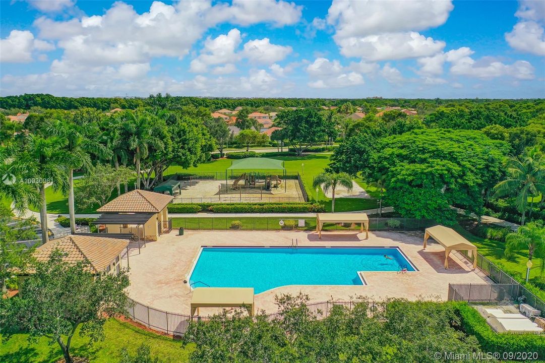 Recently Sold: $600,000 (5 beds, 3 baths, 2506 Square Feet)