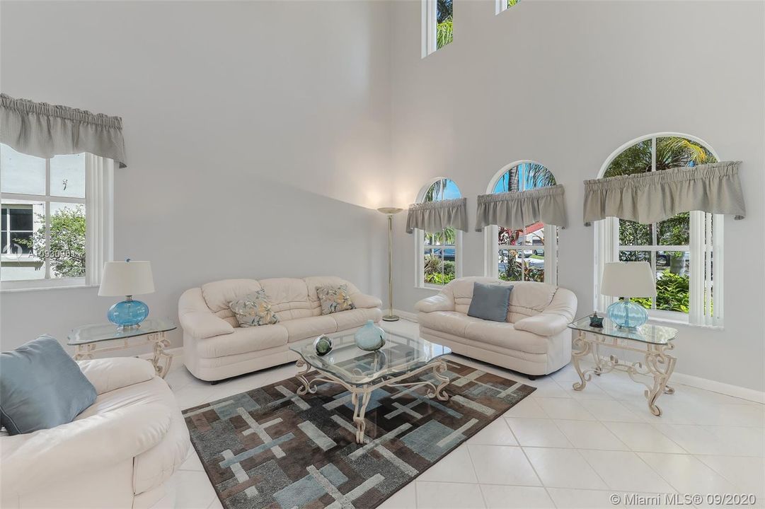 Recently Sold: $600,000 (5 beds, 3 baths, 2506 Square Feet)