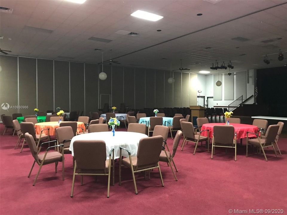 PARTY ROOM