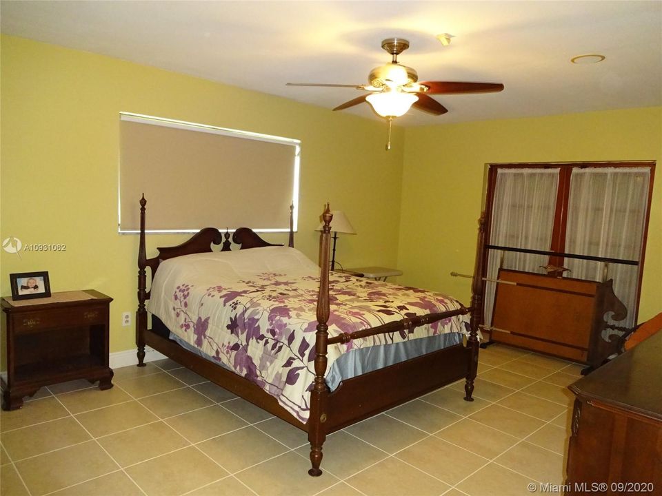 Recently Sold: $425,000 (4 beds, 2 baths, 2160 Square Feet)