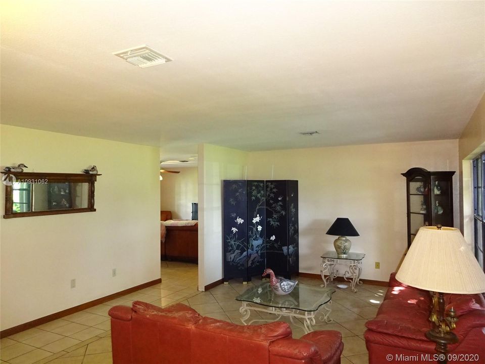 Recently Sold: $425,000 (4 beds, 2 baths, 2160 Square Feet)