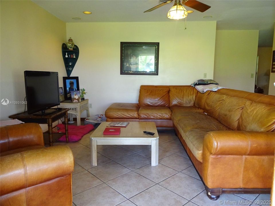 Recently Sold: $425,000 (4 beds, 2 baths, 2160 Square Feet)