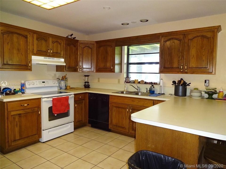 Recently Sold: $425,000 (4 beds, 2 baths, 2160 Square Feet)