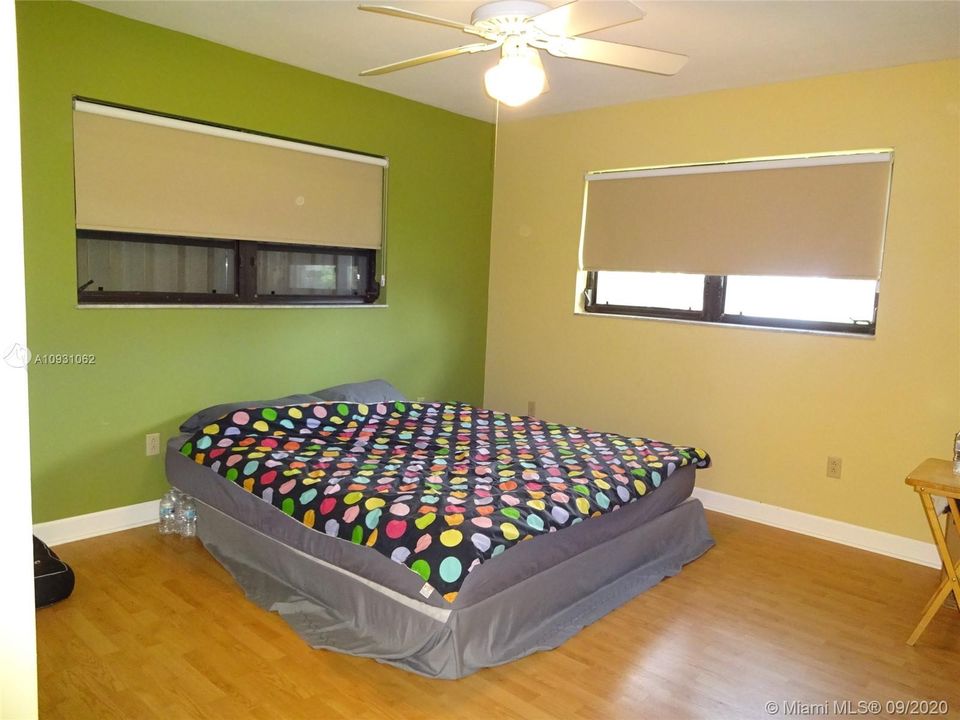 Recently Sold: $425,000 (4 beds, 2 baths, 2160 Square Feet)
