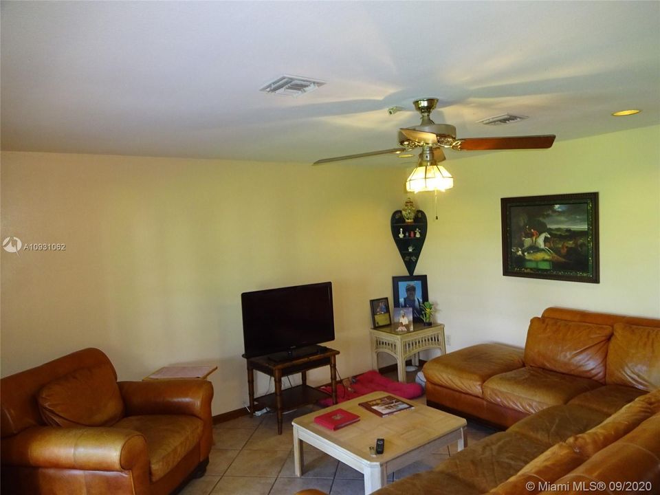 Recently Sold: $425,000 (4 beds, 2 baths, 2160 Square Feet)