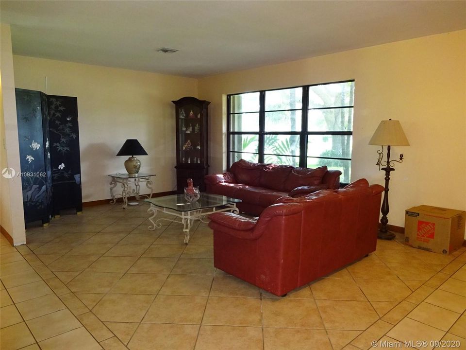 Recently Sold: $425,000 (4 beds, 2 baths, 2160 Square Feet)