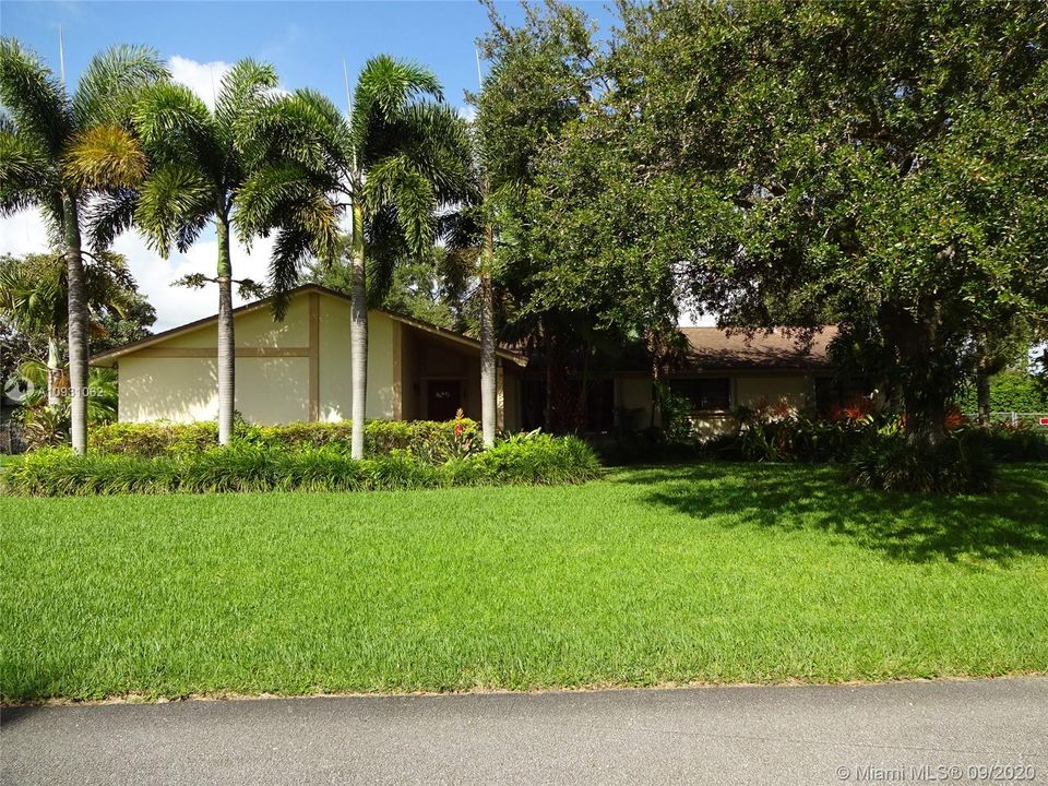 Recently Sold: $425,000 (4 beds, 2 baths, 2160 Square Feet)