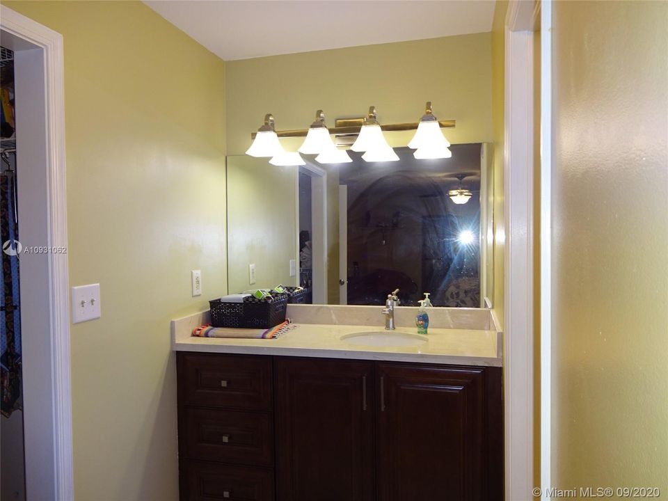 Recently Sold: $425,000 (4 beds, 2 baths, 2160 Square Feet)