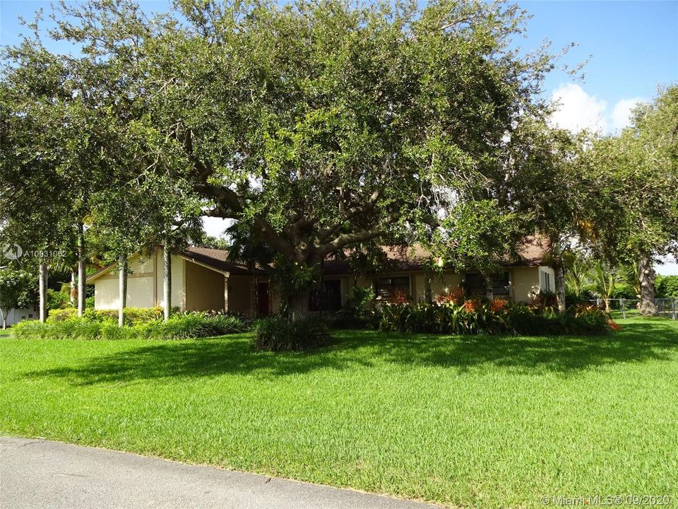 Recently Sold: $425,000 (4 beds, 2 baths, 2160 Square Feet)