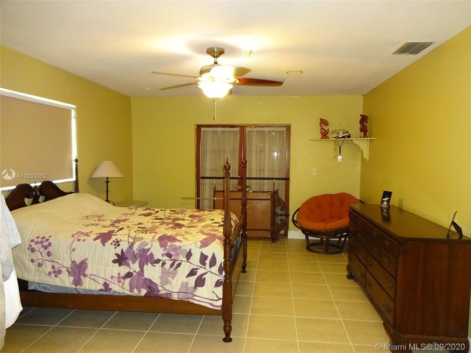 Recently Sold: $425,000 (4 beds, 2 baths, 2160 Square Feet)