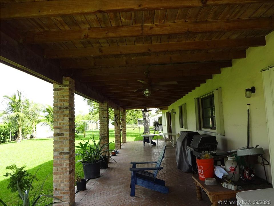Recently Sold: $425,000 (4 beds, 2 baths, 2160 Square Feet)