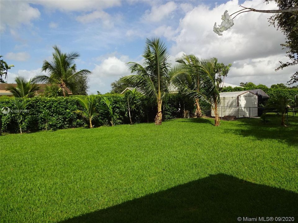 Recently Sold: $425,000 (4 beds, 2 baths, 2160 Square Feet)