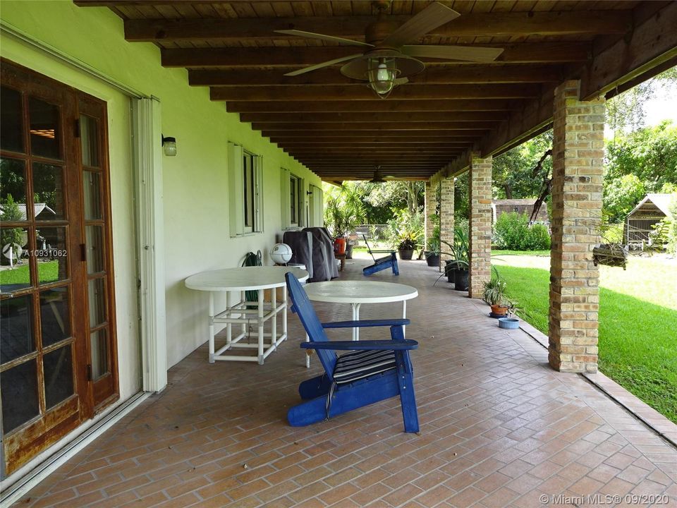Recently Sold: $425,000 (4 beds, 2 baths, 2160 Square Feet)