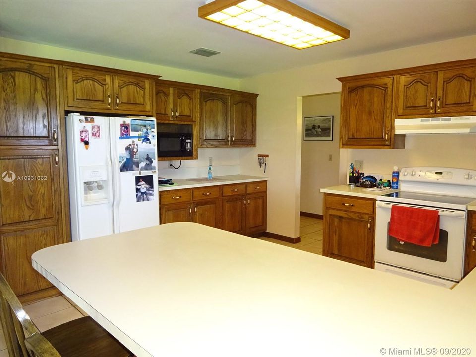 Recently Sold: $425,000 (4 beds, 2 baths, 2160 Square Feet)