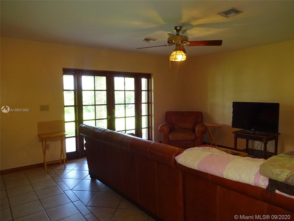 Recently Sold: $425,000 (4 beds, 2 baths, 2160 Square Feet)