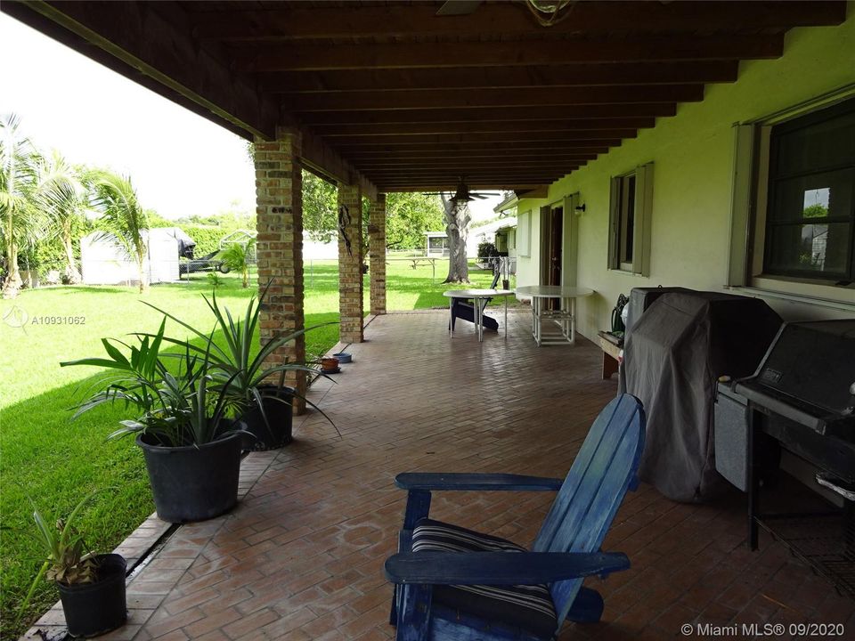 Recently Sold: $425,000 (4 beds, 2 baths, 2160 Square Feet)