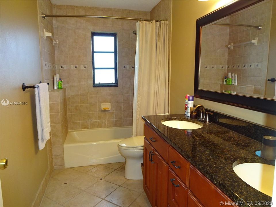 Recently Sold: $425,000 (4 beds, 2 baths, 2160 Square Feet)