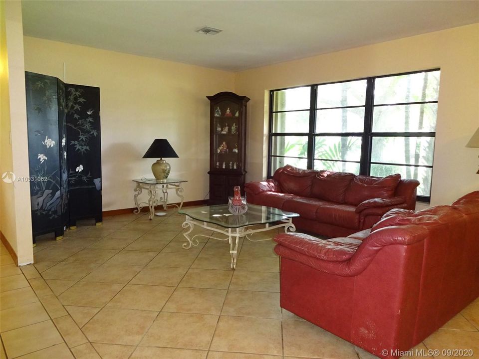 Recently Sold: $425,000 (4 beds, 2 baths, 2160 Square Feet)