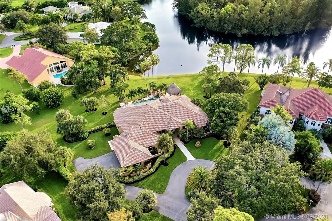 Недавно продано: $958,900 (5 спален, 4 ванн, 4078 Квадратных фут)