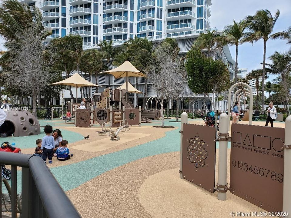 Recently Sold: $335,000 (1 beds, 1 baths, 1006 Square Feet)