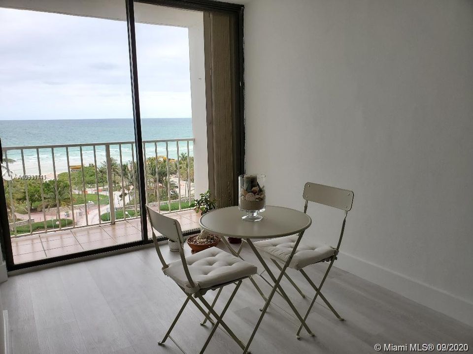 Recently Sold: $335,000 (1 beds, 1 baths, 1006 Square Feet)