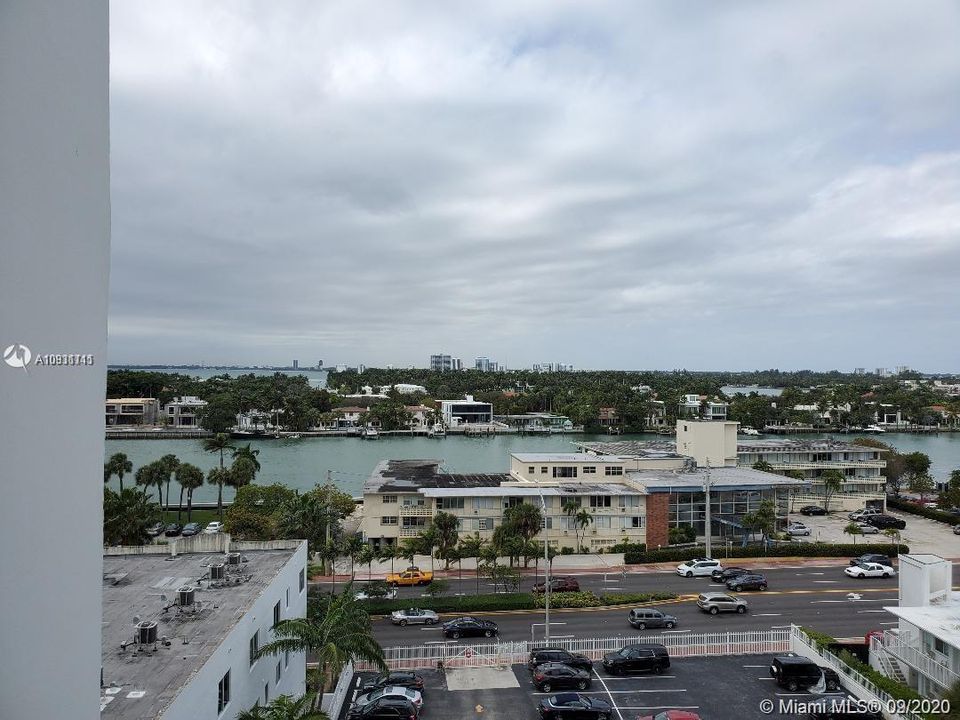 Recently Sold: $335,000 (1 beds, 1 baths, 1006 Square Feet)