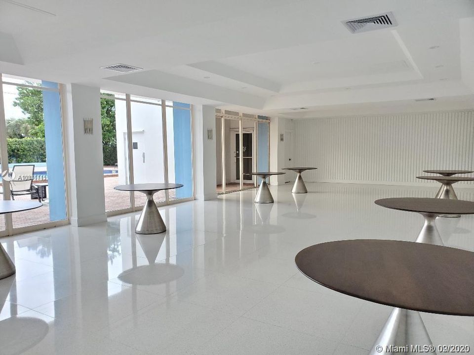 Recently Sold: $335,000 (1 beds, 1 baths, 1006 Square Feet)