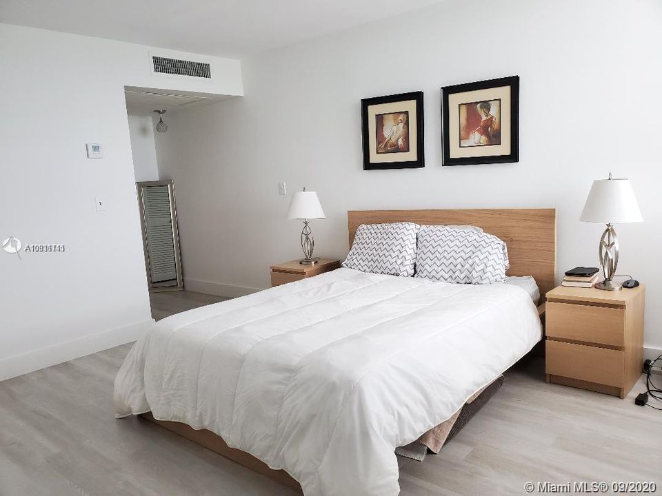Recently Sold: $335,000 (1 beds, 1 baths, 1006 Square Feet)