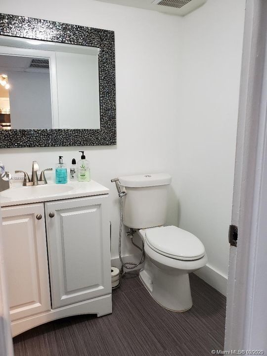 Recently Sold: $335,000 (1 beds, 1 baths, 1006 Square Feet)