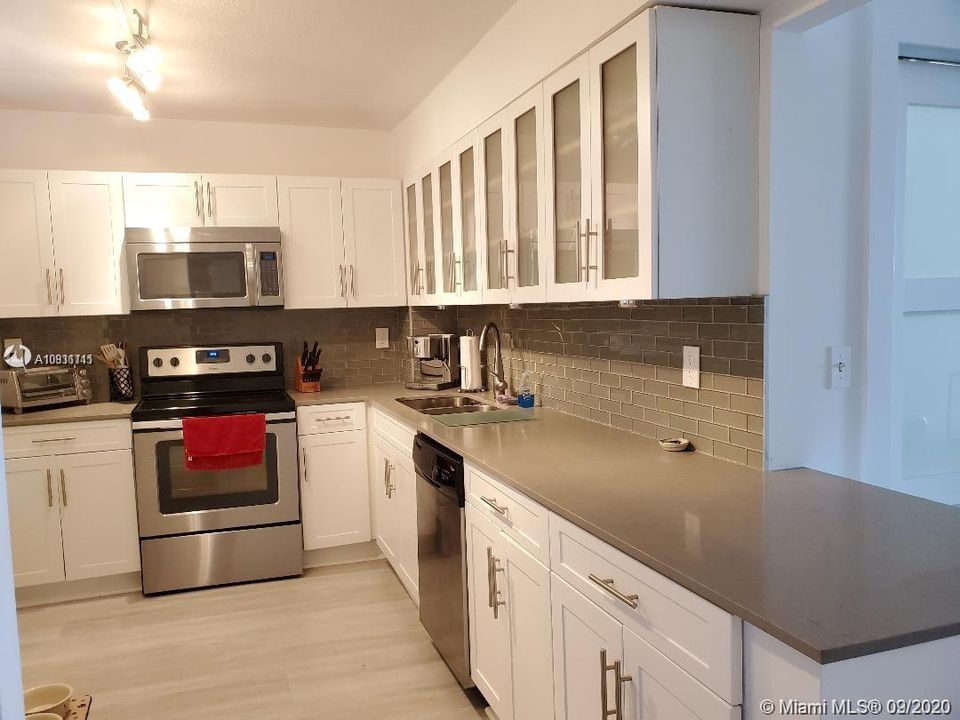 Recently Sold: $335,000 (1 beds, 1 baths, 1006 Square Feet)