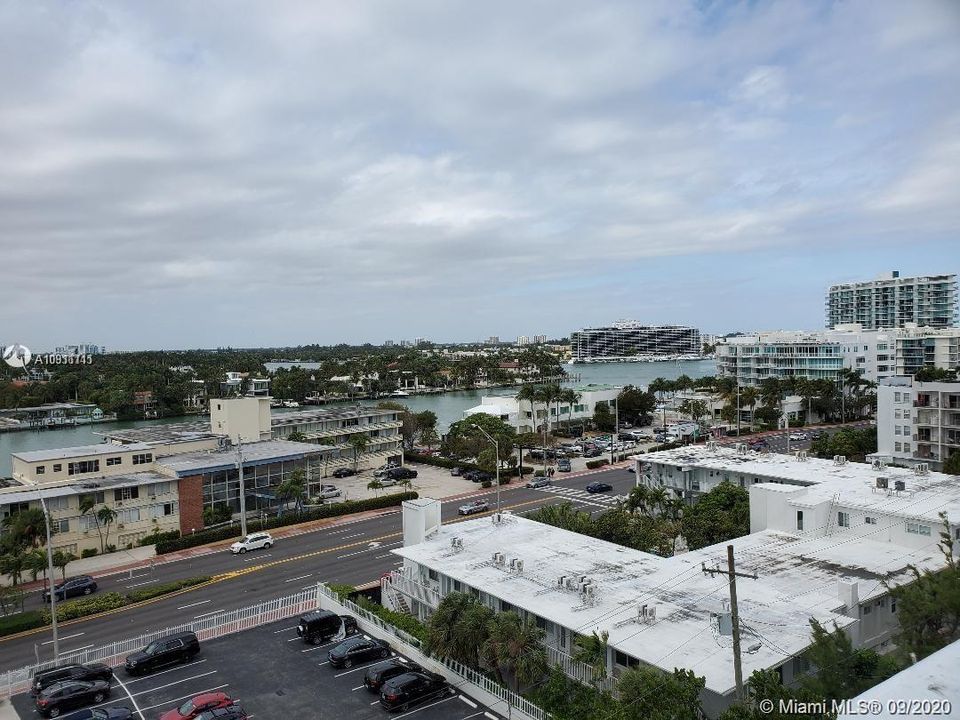 Recently Sold: $335,000 (1 beds, 1 baths, 1006 Square Feet)