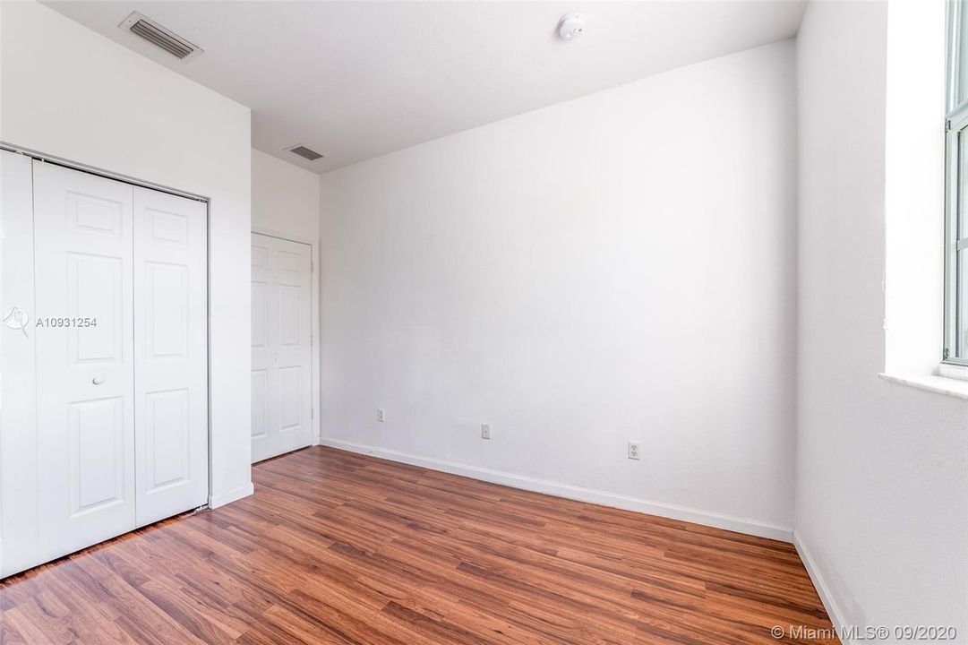 Recientemente alquilado: $1,700 (3 camas, 2 baños, 1564 Pies cuadrados)