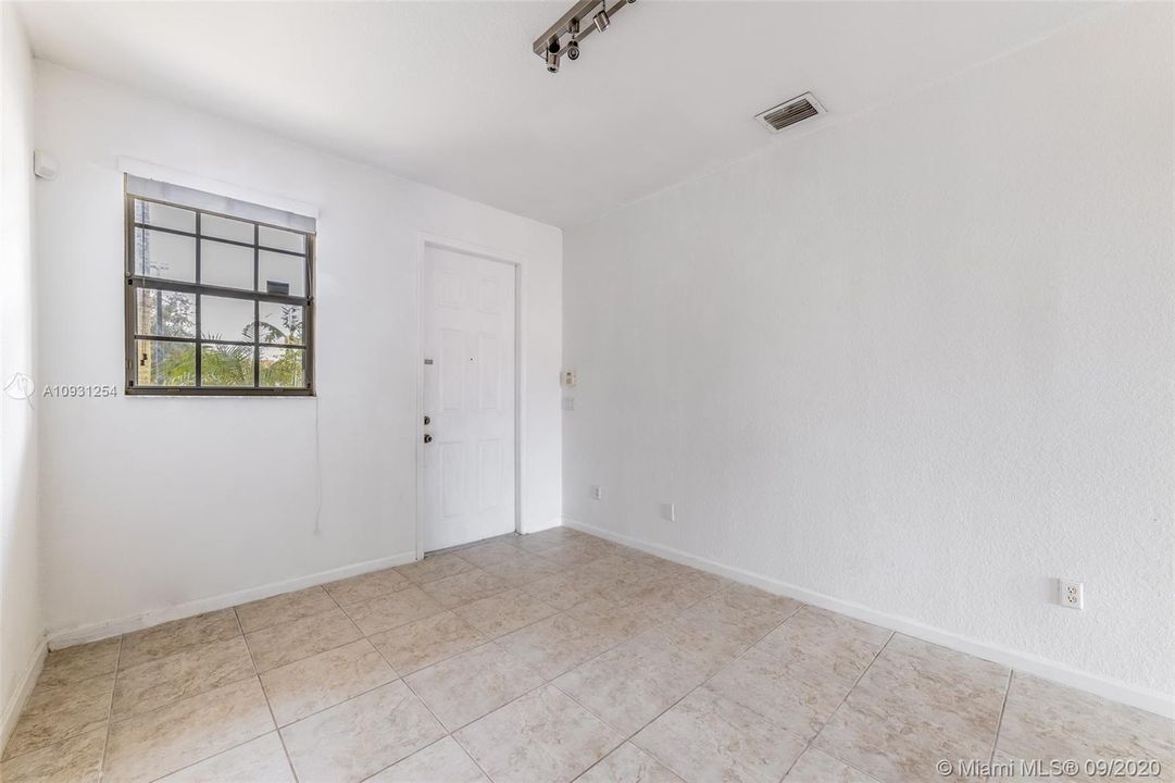 Recientemente alquilado: $1,700 (3 camas, 2 baños, 1564 Pies cuadrados)